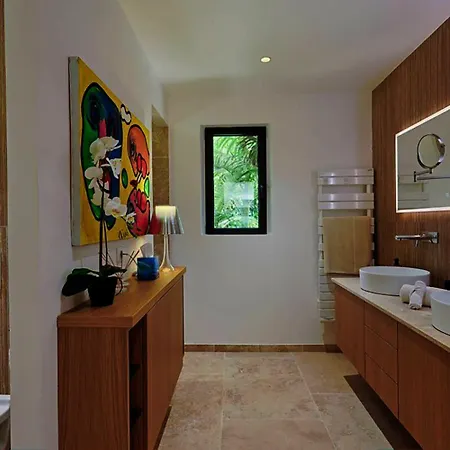 Apartment Private Luxury Minutes From The